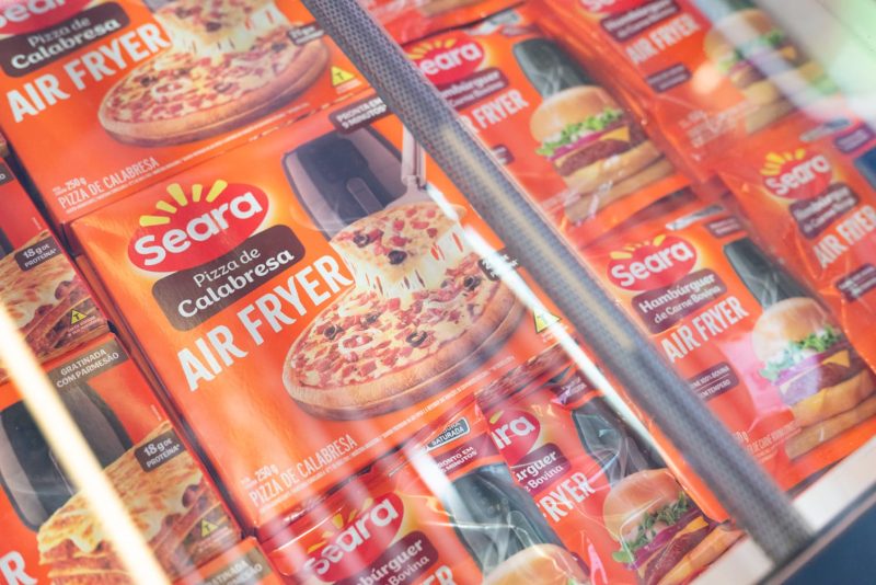 Seara lidera em pizzas congeladas com foco em inovação, praticidade e expansão de portfólio