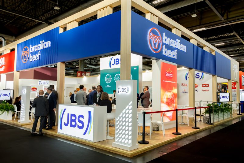 JBS reúne operações globais na SIAL Paris 2026 e apresenta portfólio multiproteína